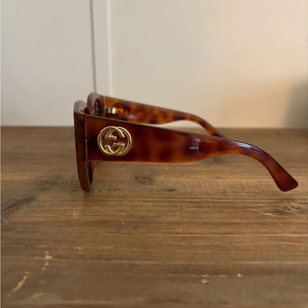 Gucci Women's GG0142SA Havana square sunglasses tortoise